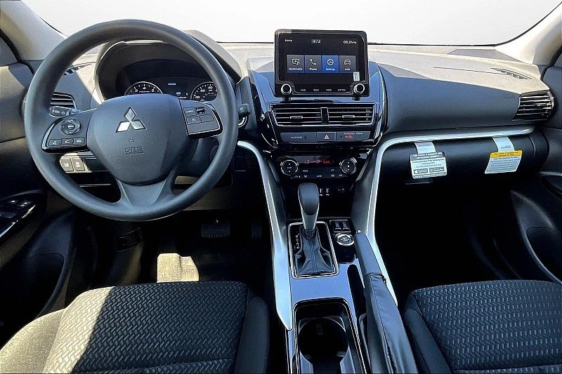 2025 Mitsubishi Eclipse Cross - Image 5 of 12