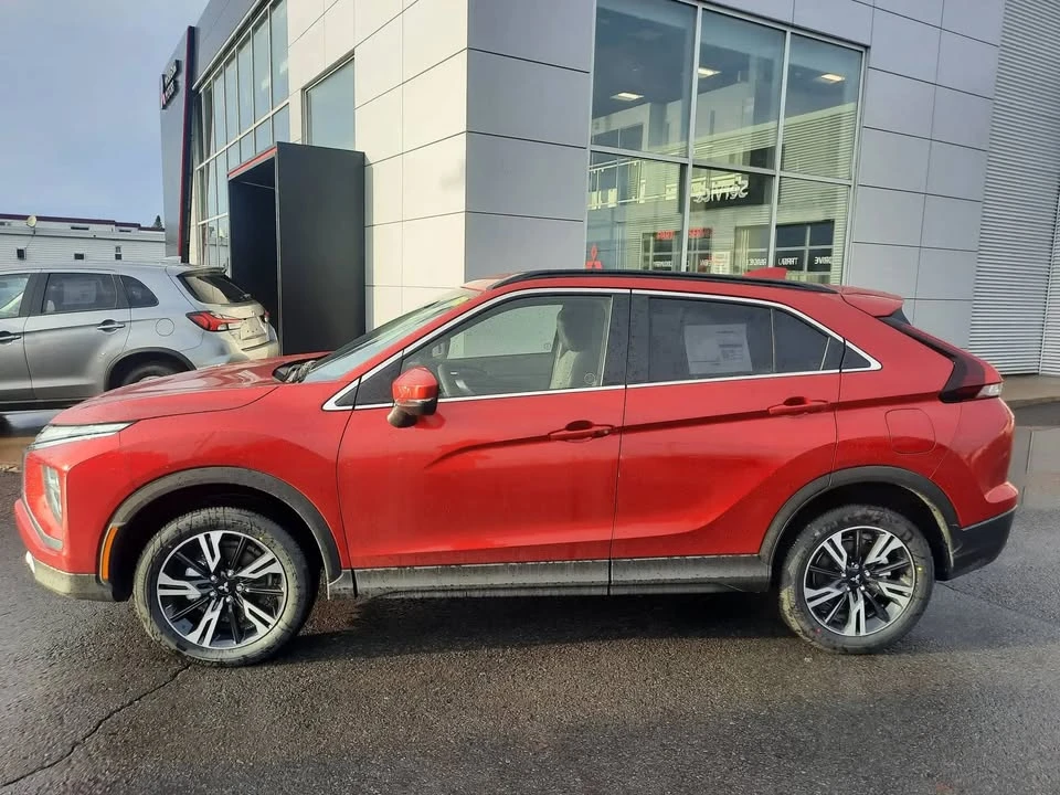 2025 Mitsubishi Eclipse Cross - Image 2 of 7