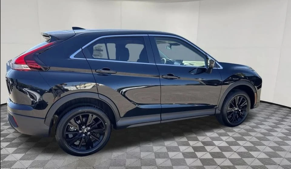 2025 Mitsubishi Eclipse Cross - Image 4 of 10