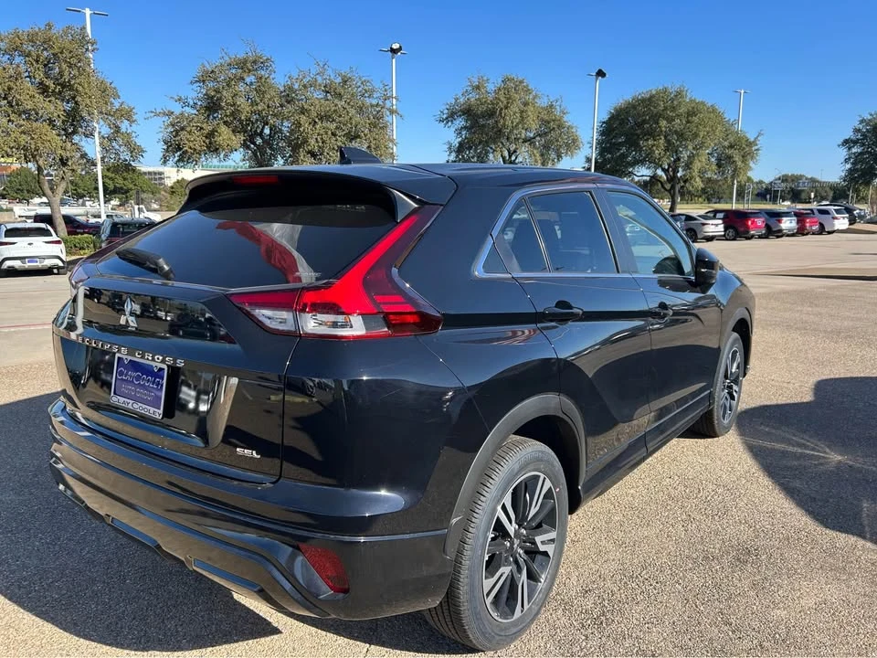 2025 Mitsubishi Eclipse Cross - Image 2 of 3