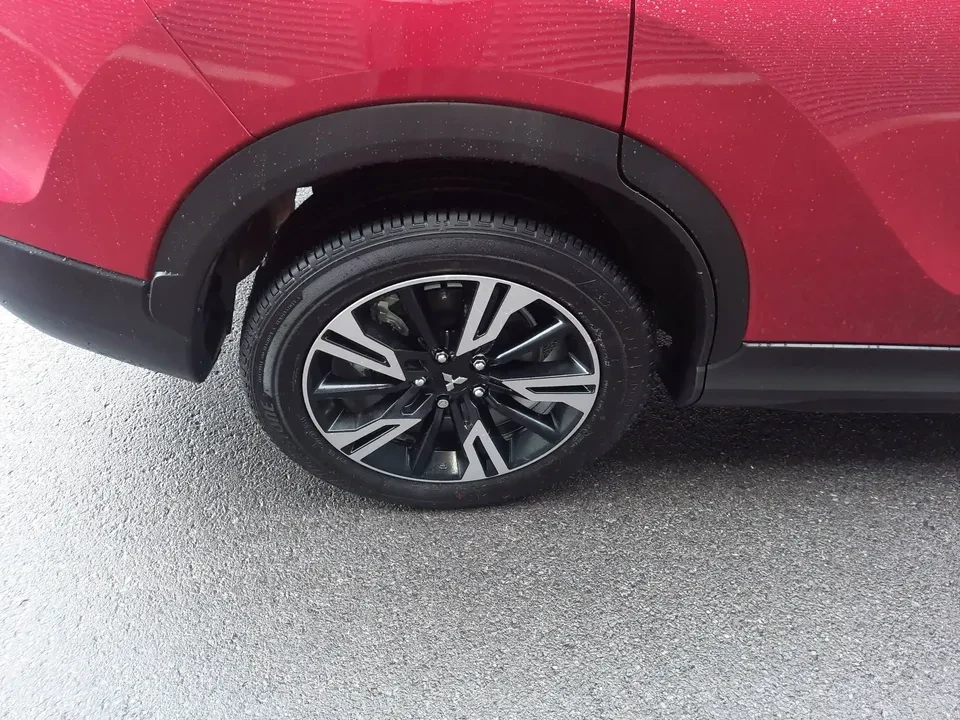 2025 Mitsubishi Eclipse Cross - Image 17 of 20