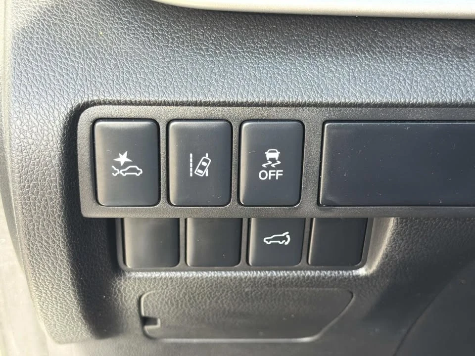 2025 Mitsubishi Eclipse Cross - Image 17 of 20