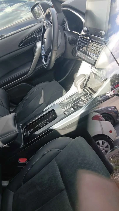 2025 Mitsubishi Eclipse Cross - Image 5 of 6