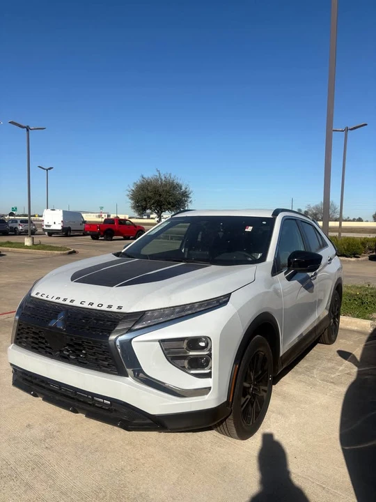 2025 Mitsubishi Eclipse Cross - Image 2 of 4