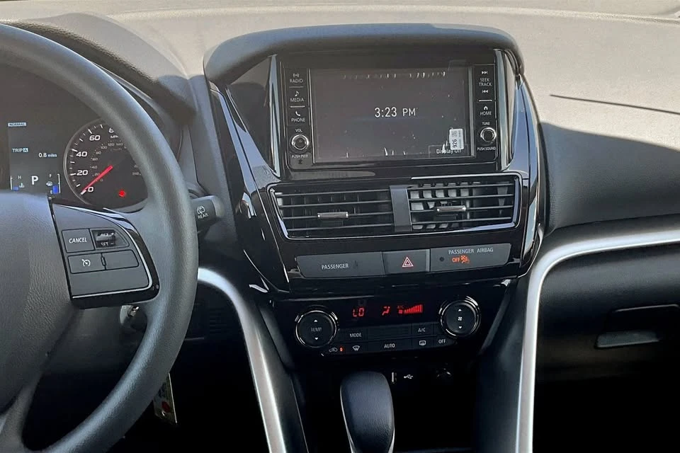 2025 Mitsubishi Eclipse Cross - Image 6 of 13