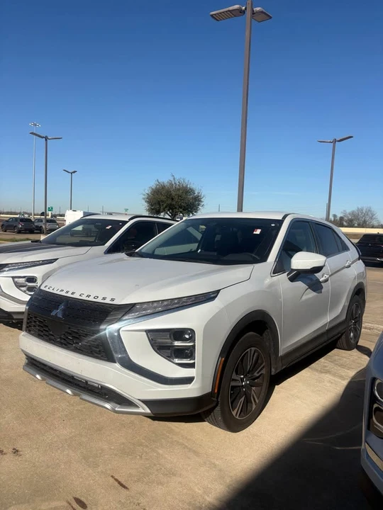 2025 Mitsubishi Eclipse Cross - Image 3 of 4