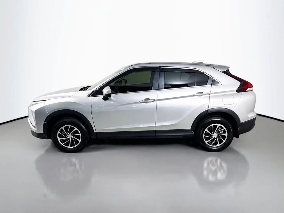 2025 Mitsubishi Eclipse Cross - Image 3 of 18