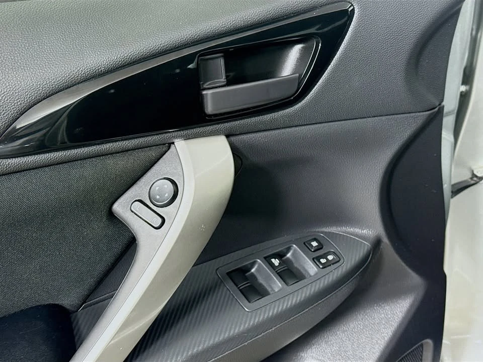 2025 Mitsubishi Eclipse Cross - Image 17 of 18