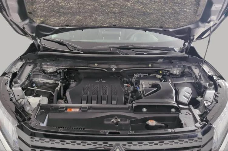 2025 Mitsubishi Eclipse Cross - Image 8 of 14