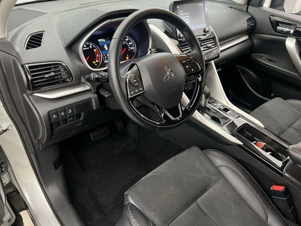 2025 Mitsubishi Eclipse Cross - Image 7 of 10