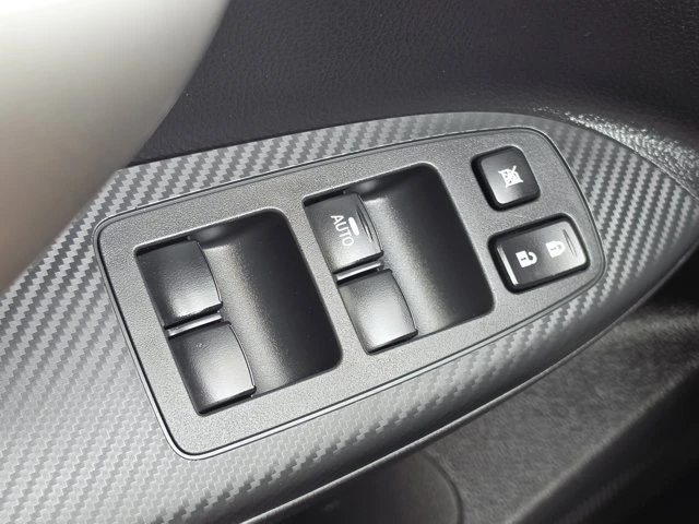 2025 Mitsubishi Eclipse Cross - Image 10 of 15