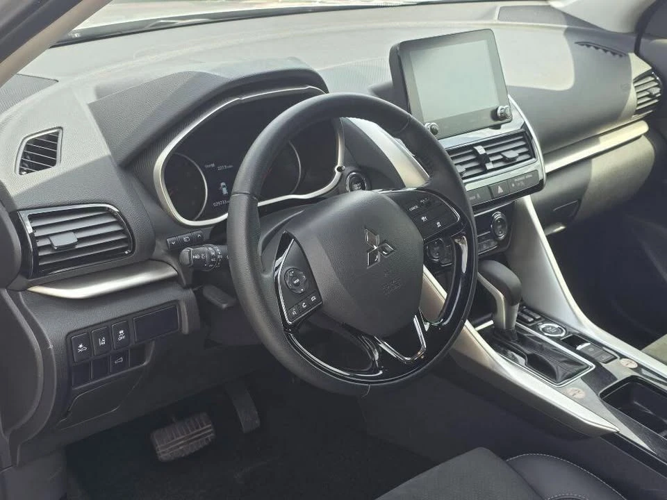 2025 Mitsubishi Eclipse Cross - Image 12 of 20