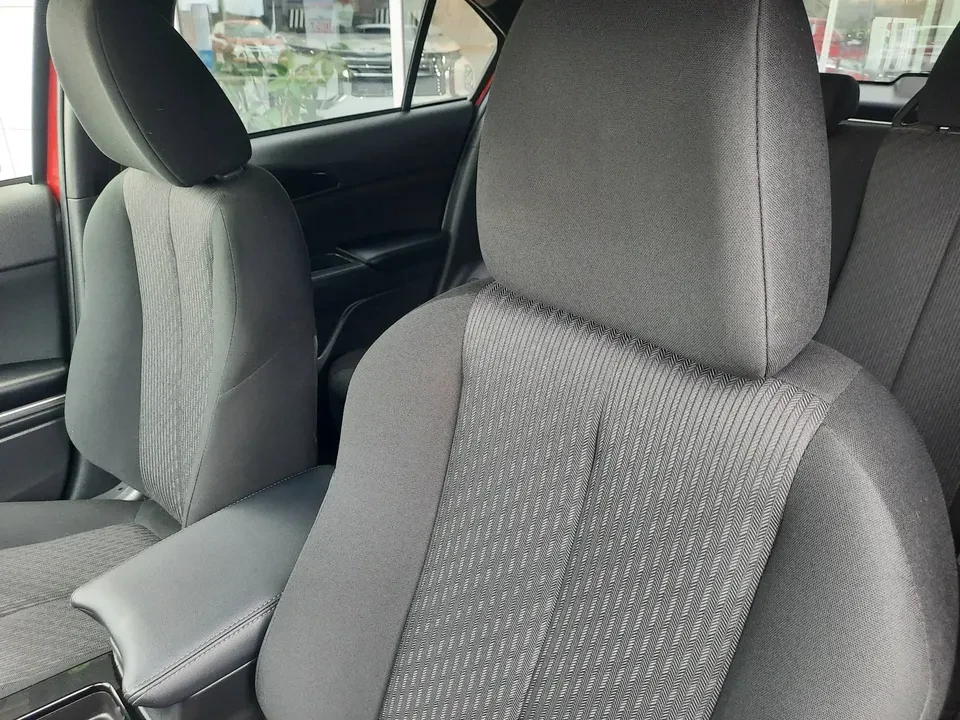 2025 Mitsubishi Eclipse Cross - Image 13 of 20