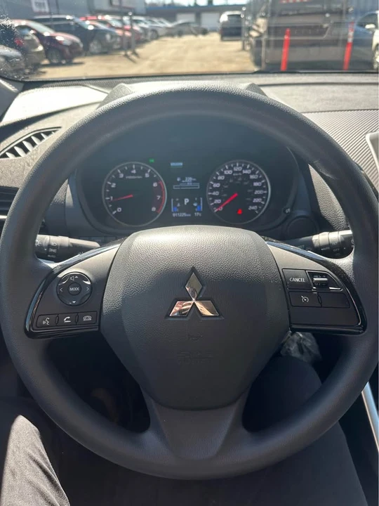 2025 Mitsubishi Eclipse Cross - Image 8 of 11
