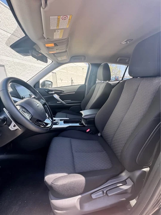 2025 Mitsubishi Eclipse Cross - Image 8 of 12