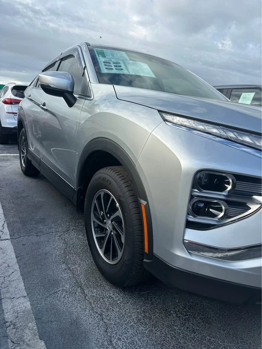 2025 Mitsubishi Eclipse Cross - Image 3 of 10
