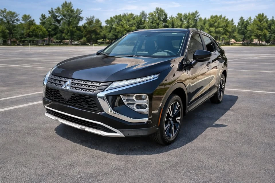 2025 Mitsubishi Eclipse Cross - Image 2 of 2