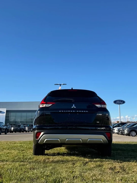2025 Mitsubishi Eclipse Cross - Image 5 of 17