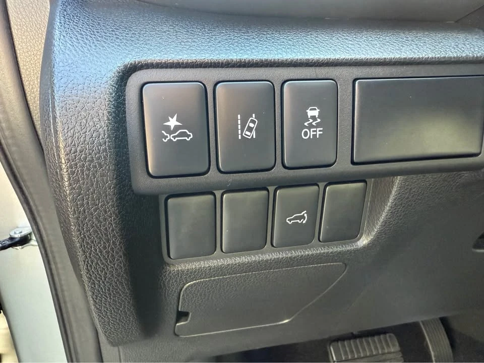 2025 Mitsubishi Eclipse Cross - Image 7 of 11