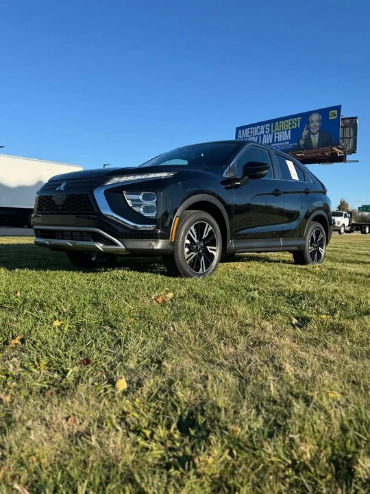 2025 Mitsubishi Eclipse Cross - Image 2 of 17