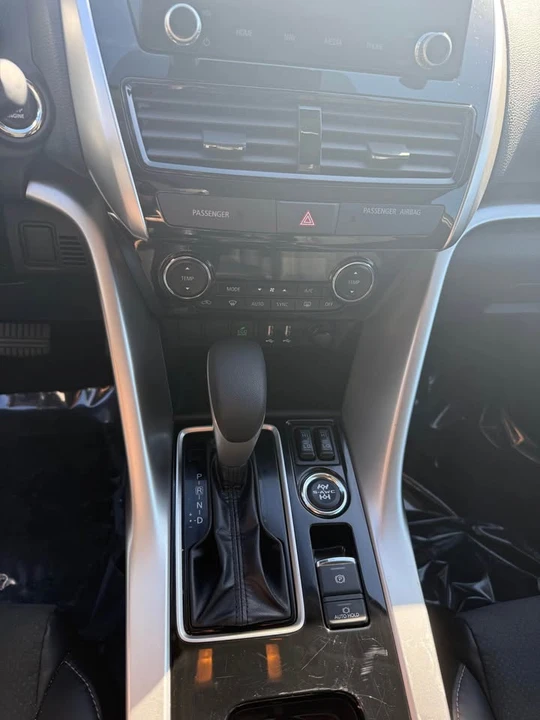 2025 Mitsubishi Eclipse Cross - Image 9 of 11