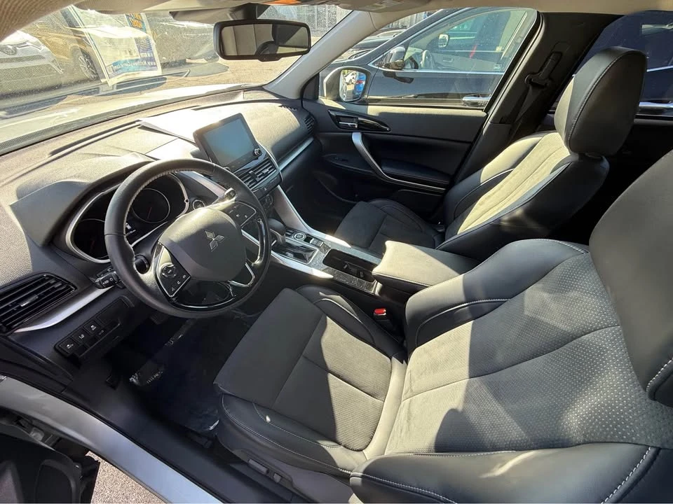 2025 Mitsubishi Eclipse Cross - Image 5 of 11