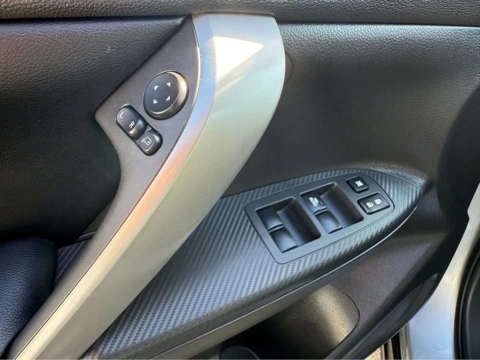 2025 Mitsubishi Eclipse Cross - Image 8 of 11