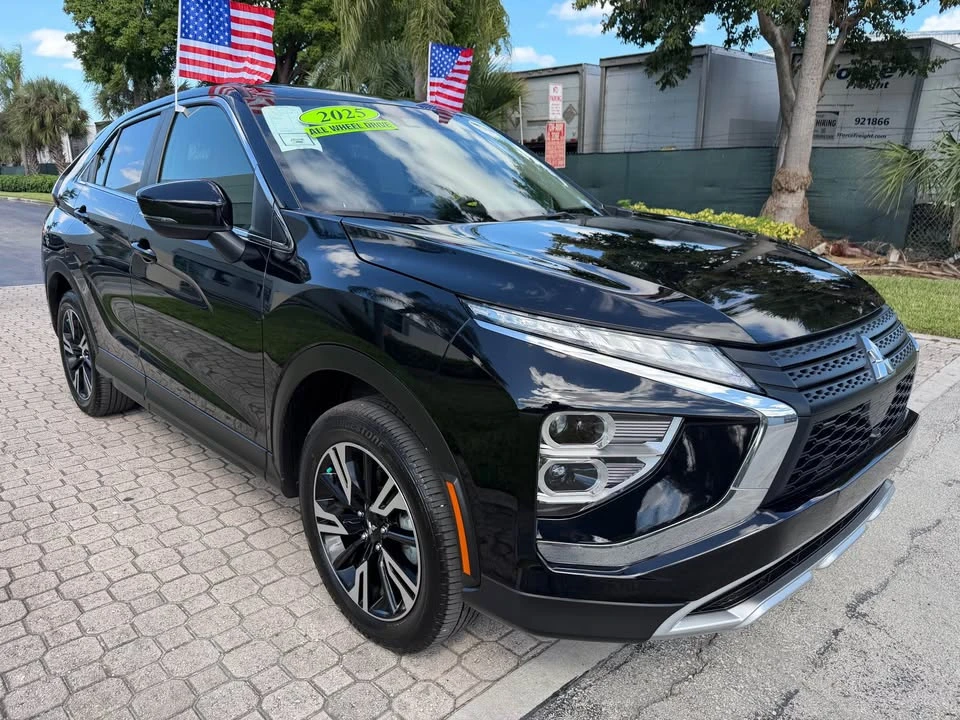2025 Mitsubishi Eclipse Cross - Image 2 of 10