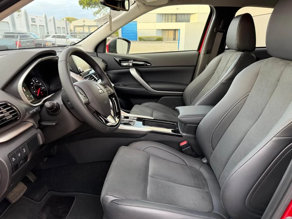 2025 Mitsubishi Eclipse Cross - Image 10 of 11