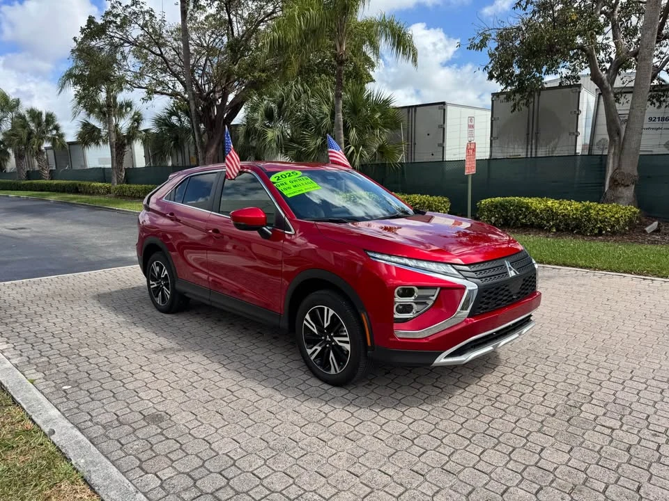 2025 Mitsubishi Eclipse Cross - Image 3 of 15