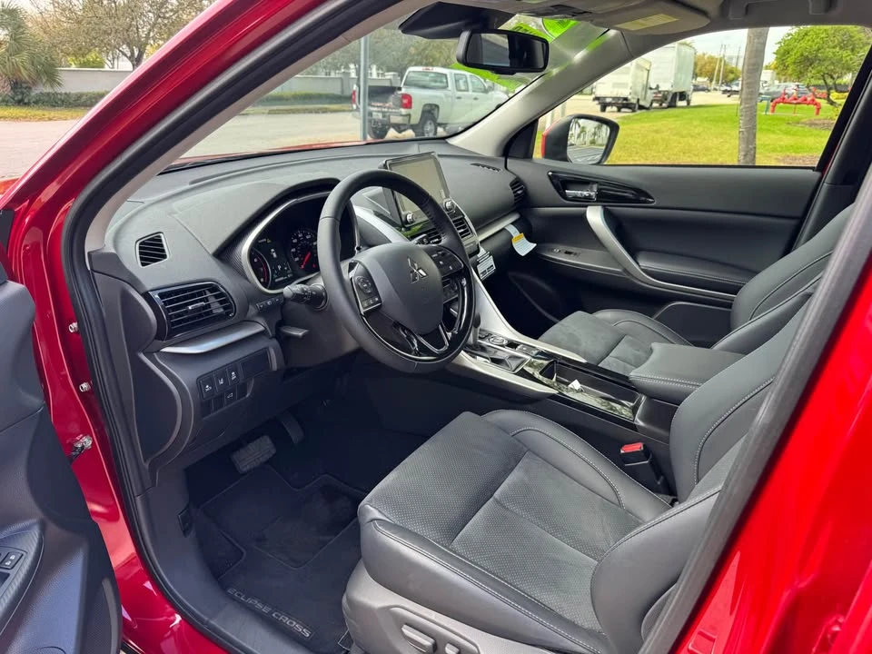 2025 Mitsubishi Eclipse Cross - Image 8 of 15