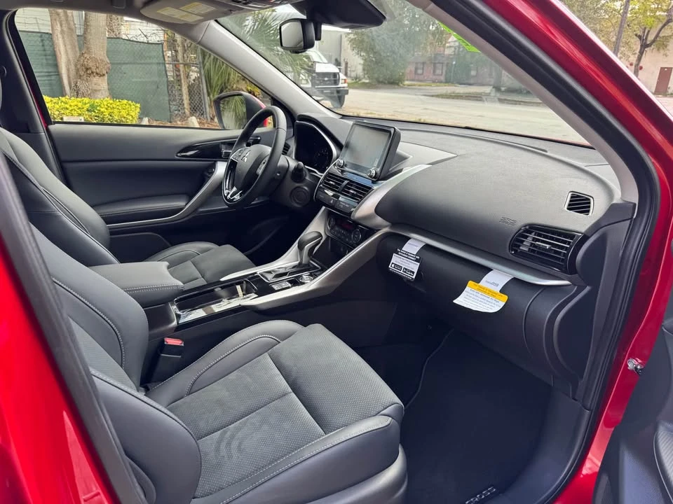 2025 Mitsubishi Eclipse Cross - Image 9 of 15
