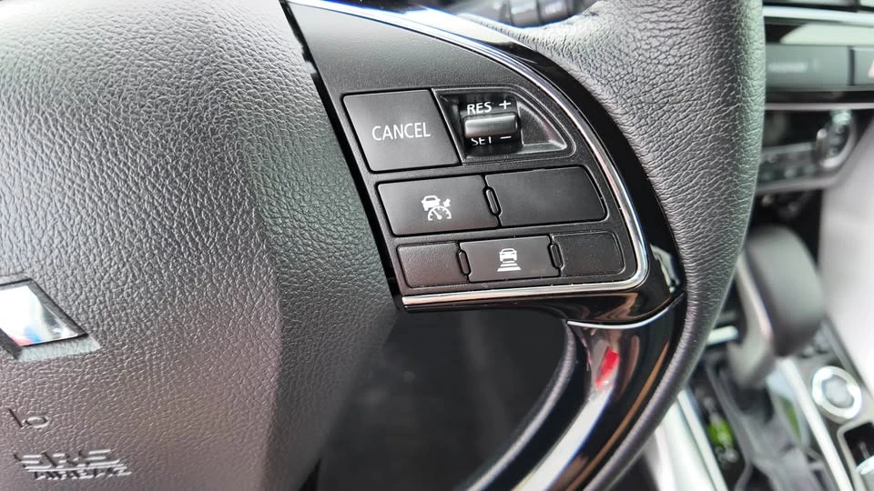 2025 Mitsubishi Eclipse Cross - Image 14 of 20
