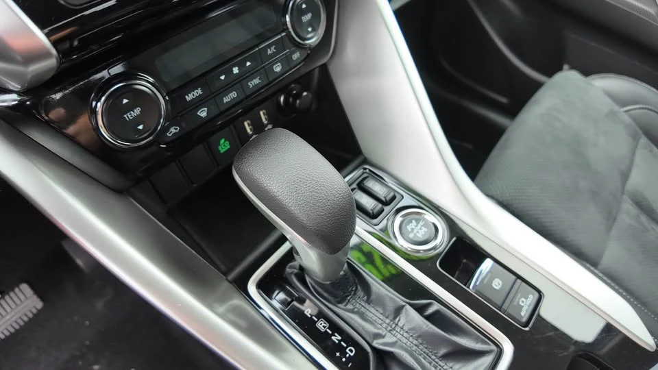 2025 Mitsubishi Eclipse Cross - Image 12 of 20