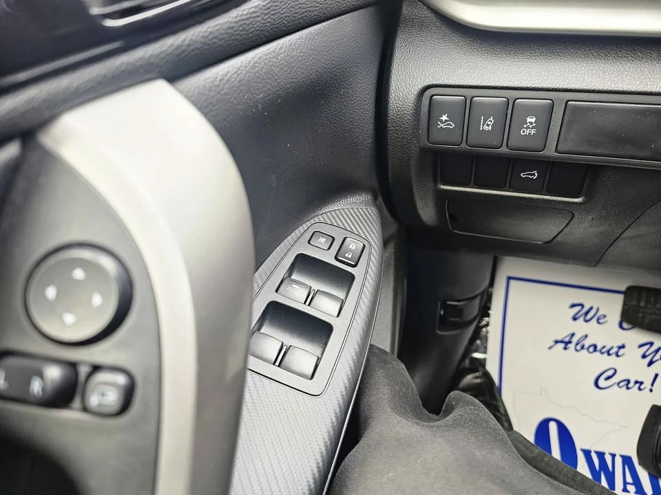 2025 Mitsubishi Eclipse Cross - Image 15 of 20