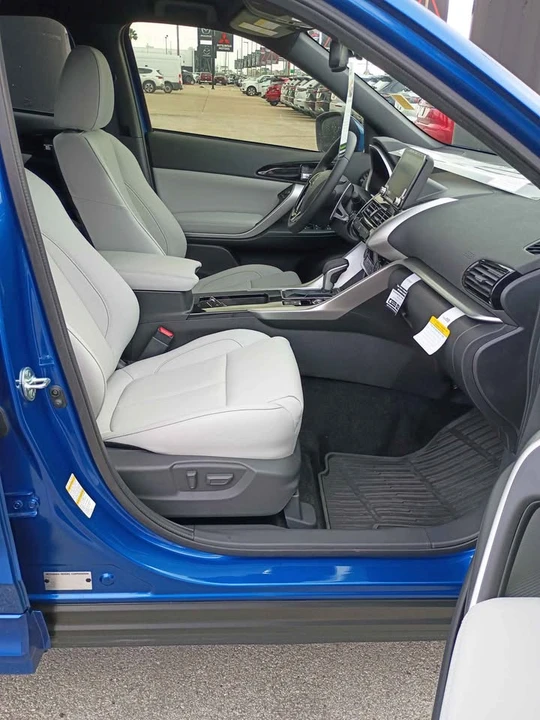 2025 Mitsubishi Eclipse Cross - Image 12 of 20