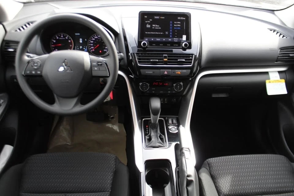 2025 Mitsubishi Eclipse Cross - Image 12 of 20