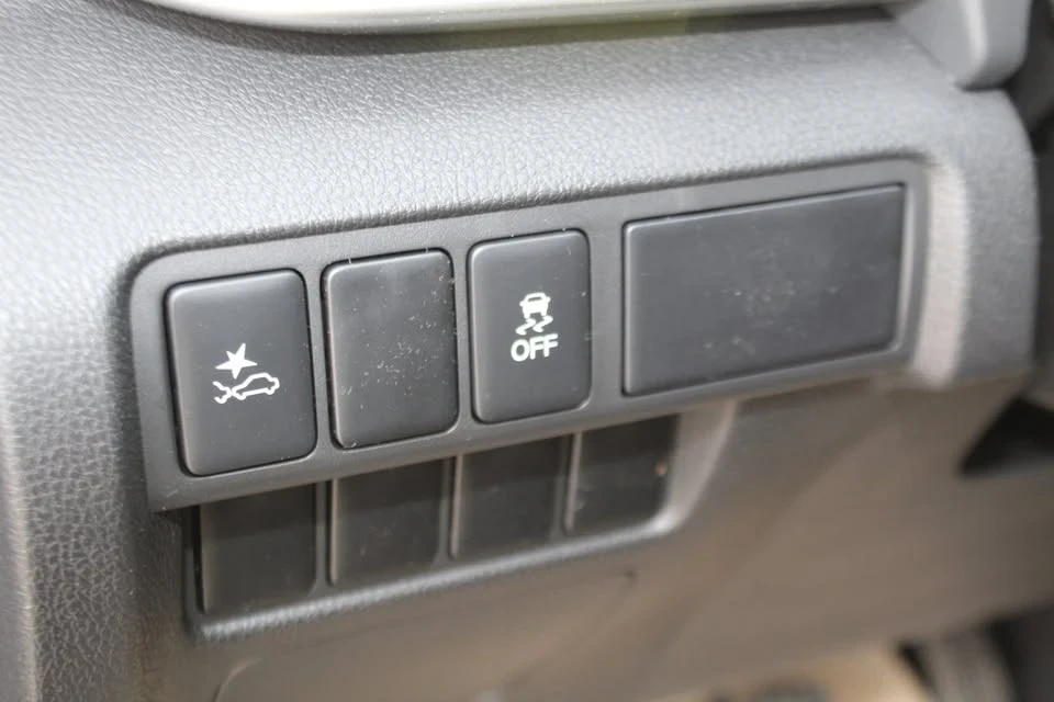 2025 Mitsubishi Eclipse Cross - Image 10 of 20