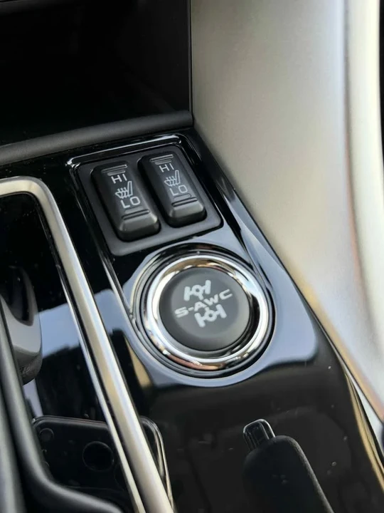 2025 Mitsubishi Eclipse Cross - Image 12 of 13