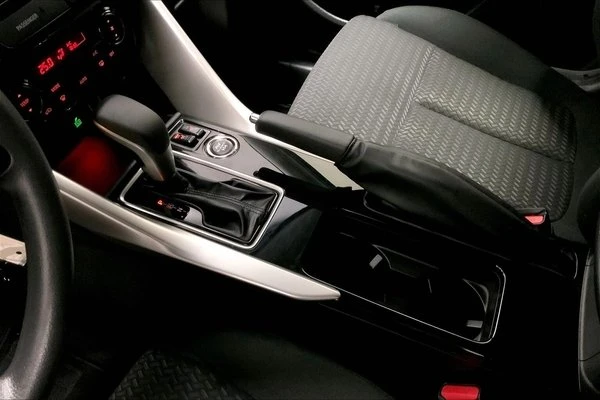 2025 Mitsubishi Eclipse Cross - Image 6 of 7