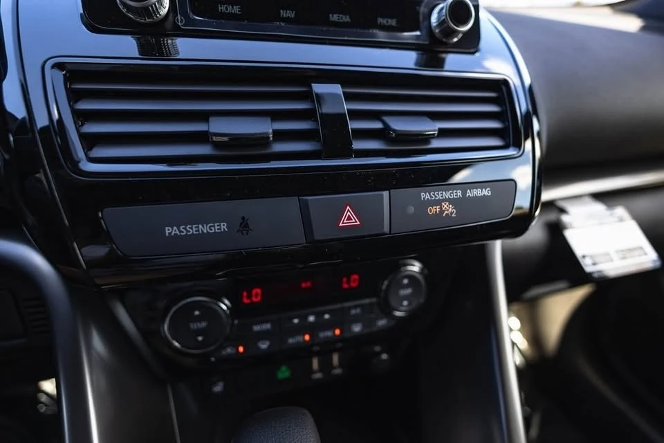 2025 Mitsubishi Eclipse Cross - Image 9 of 14