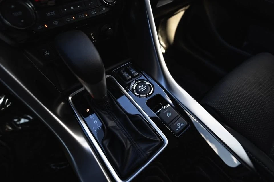 2025 Mitsubishi Eclipse Cross - Image 11 of 14