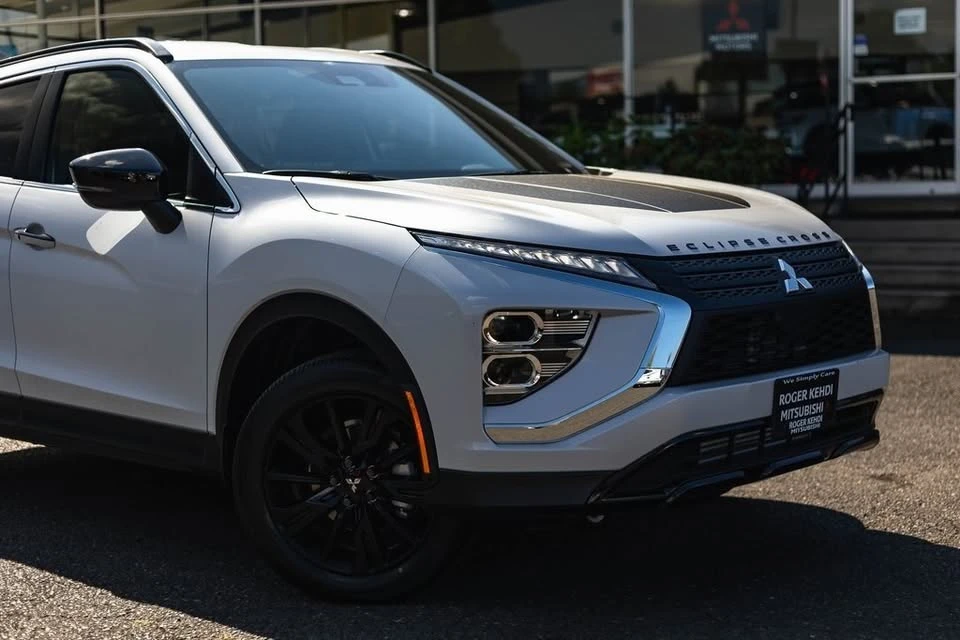 2025 Mitsubishi Eclipse Cross - Image 2 of 14