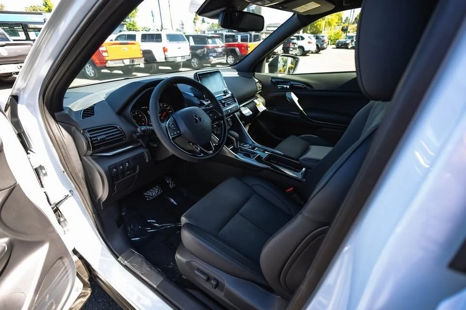 2025 Mitsubishi Eclipse Cross - Image 12 of 14