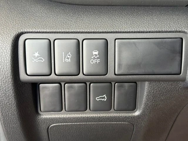 2025 Mitsubishi Eclipse Cross - Image 12 of 20