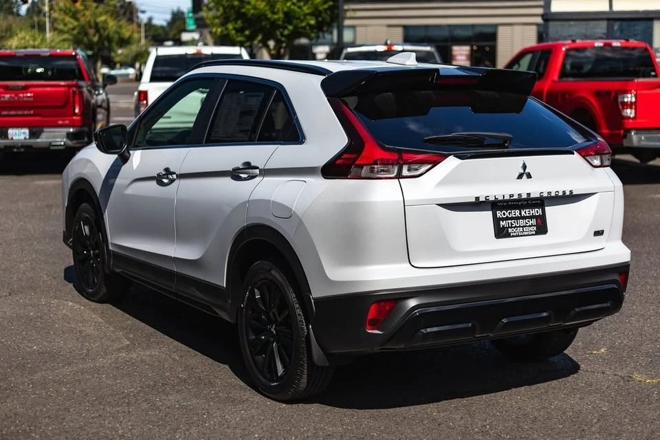 2025 Mitsubishi Eclipse Cross - Image 10 of 20