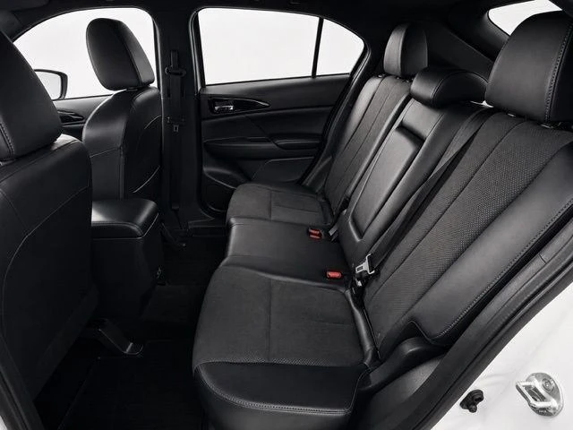 2025 Mitsubishi Eclipse Cross - Image 17 of 20