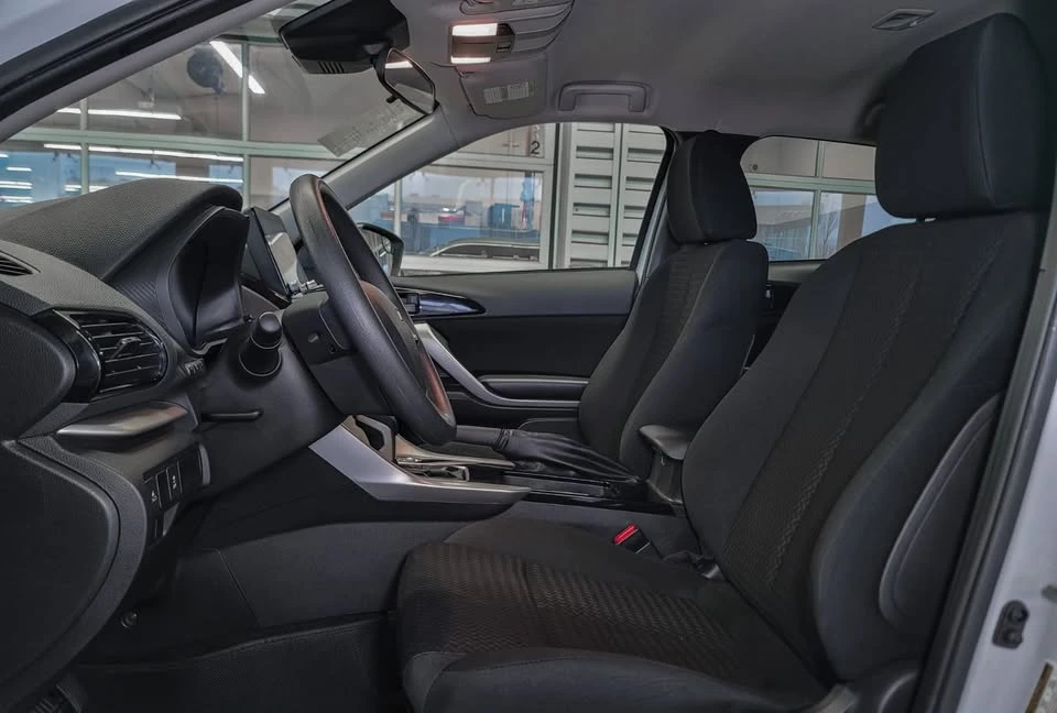 2025 Mitsubishi Eclipse Cross - Image 9 of 19