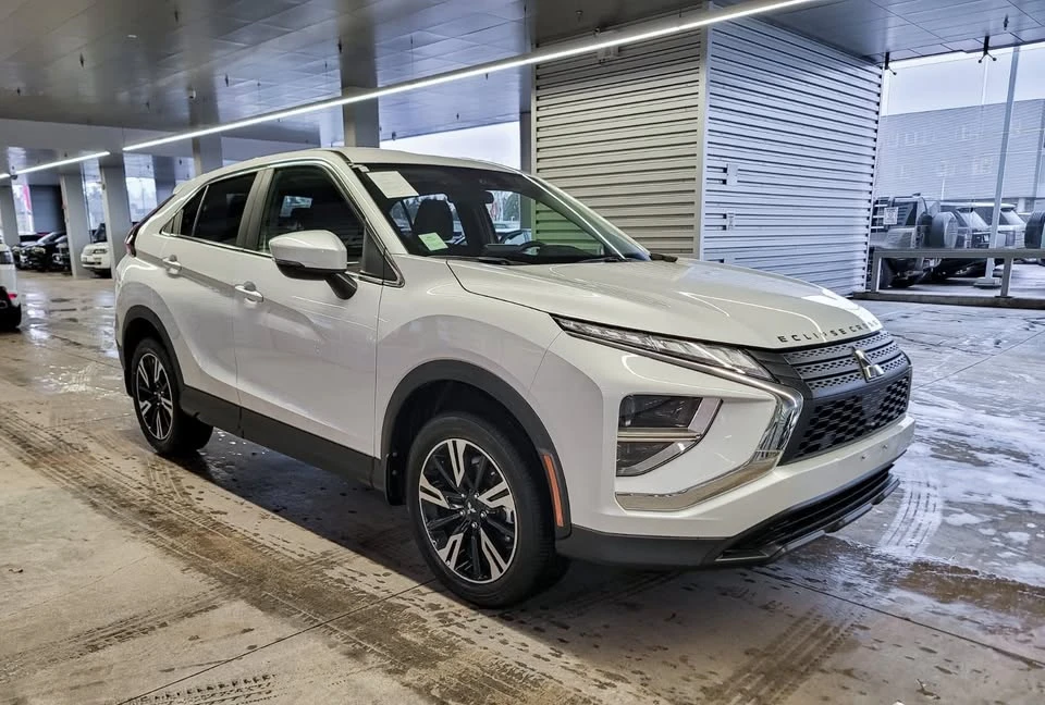2025 Mitsubishi Eclipse Cross - Image 3 of 19