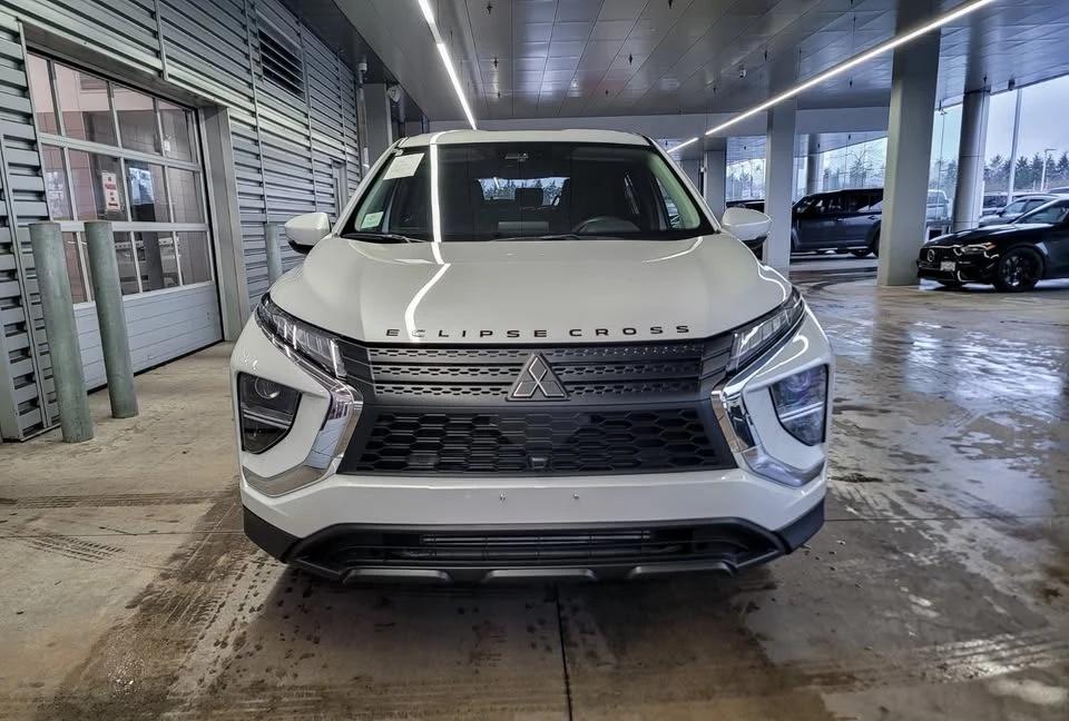 2025 Mitsubishi Eclipse Cross - Image 2 of 19